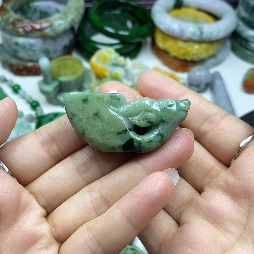 颈饰未镶嵌翡翠牌子