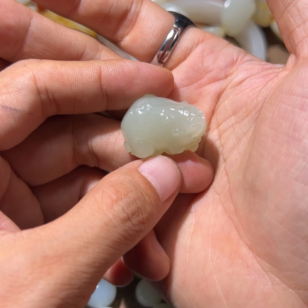 和田玉（糖玉）未镶嵌挂件飞*?