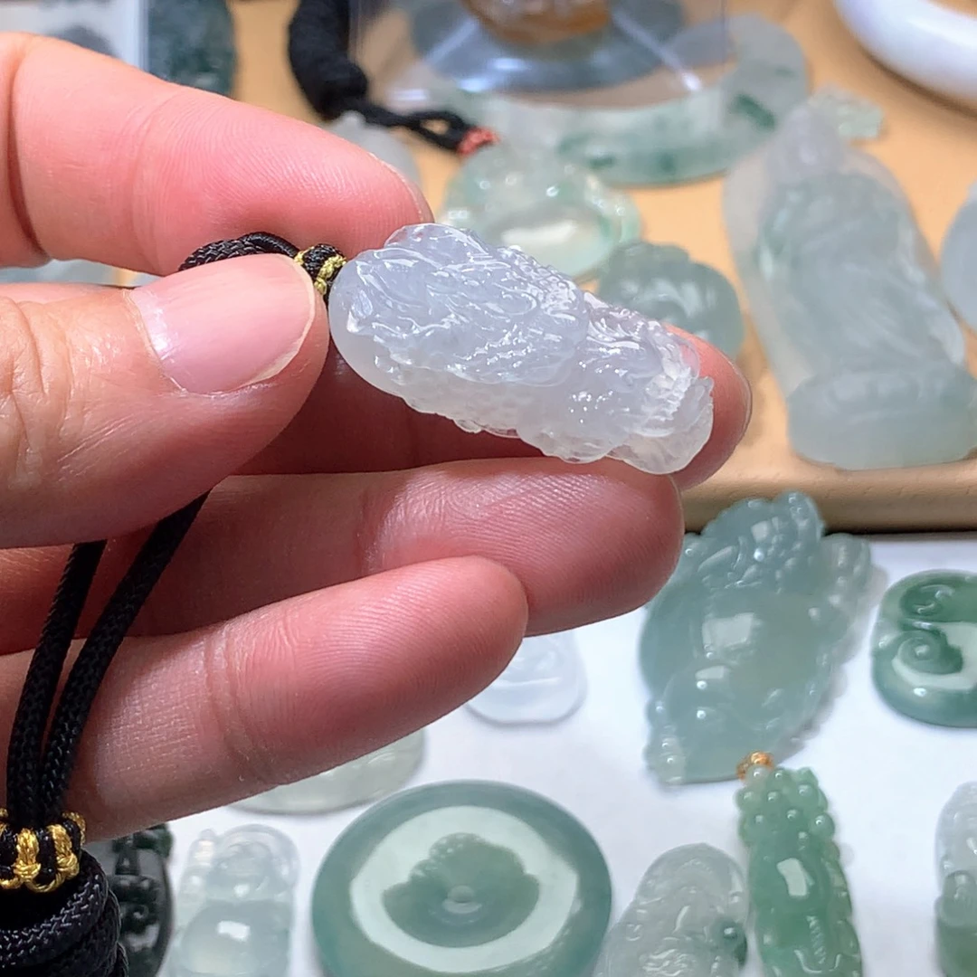 颈饰未镶嵌翡翠挂件