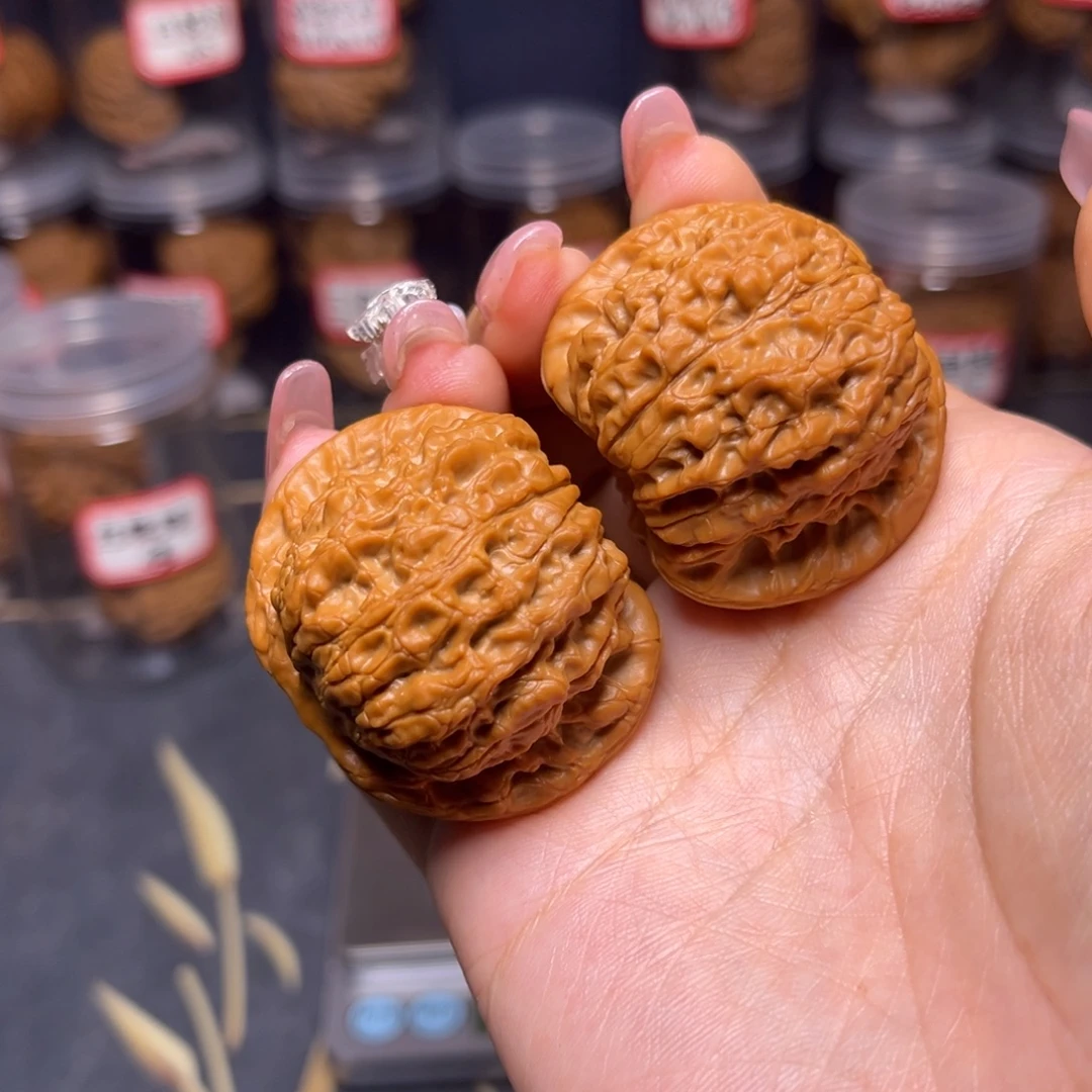 文玩核桃吊坠血麒麟42