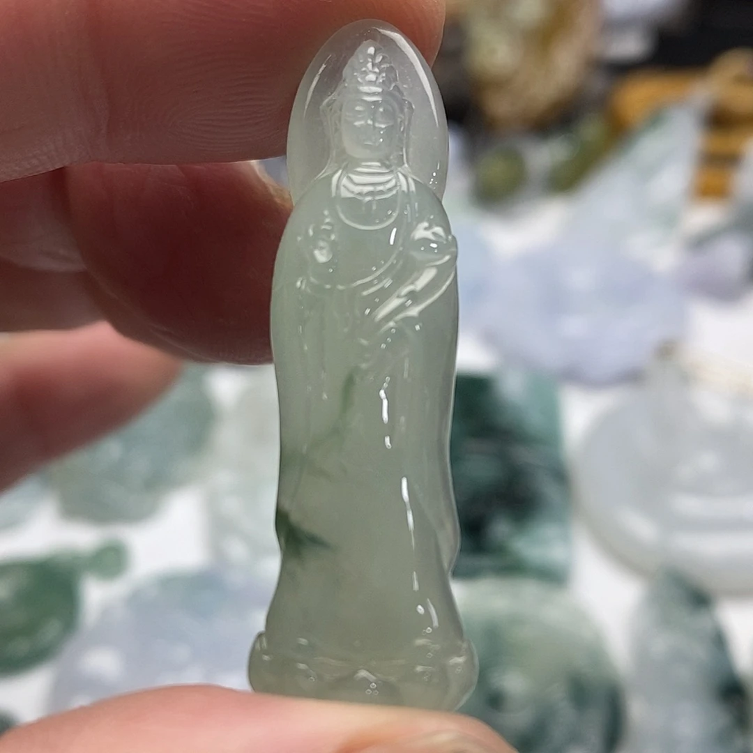 翡翠未镶嵌颈饰如意观音