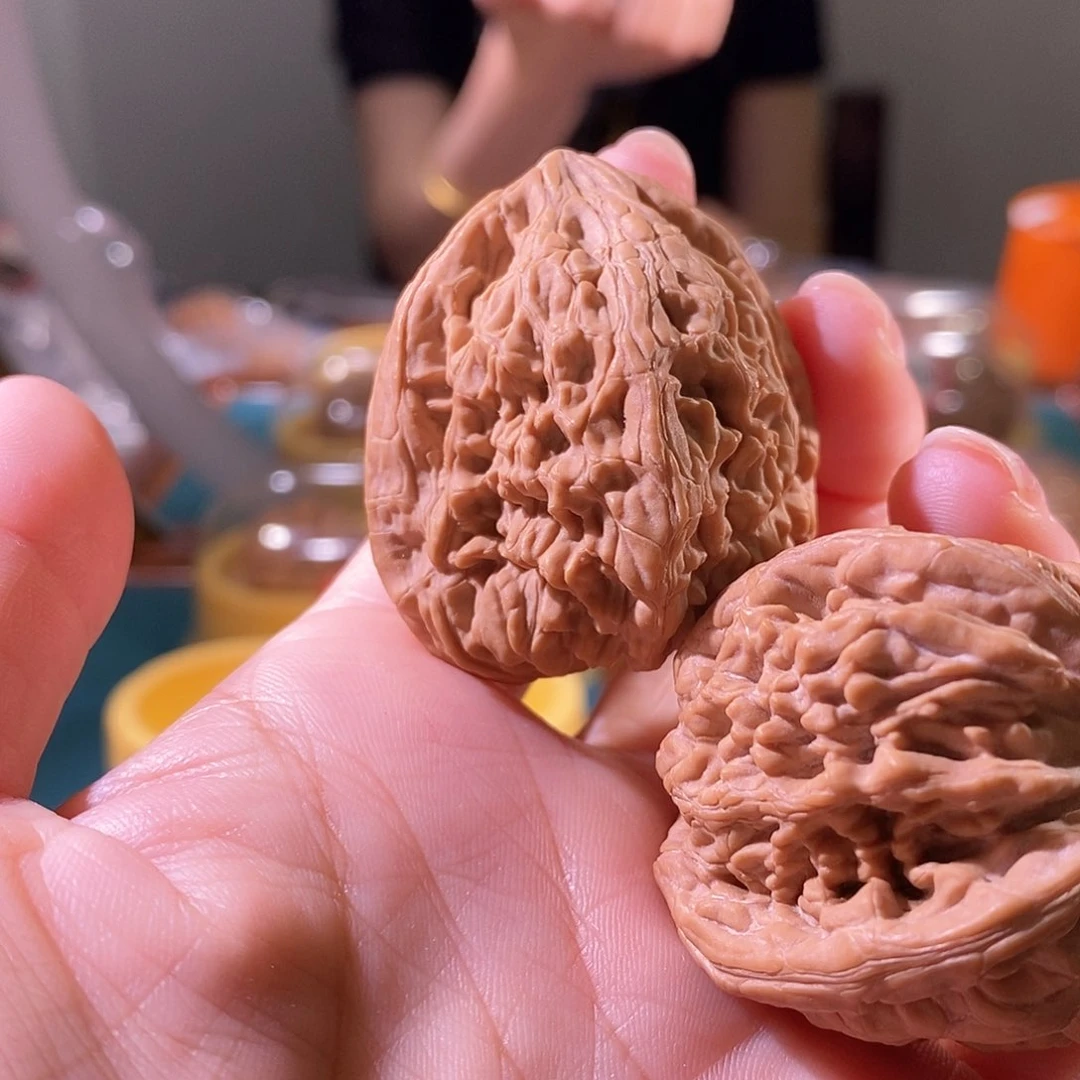 文玩核桃吊坠M**L虎头王