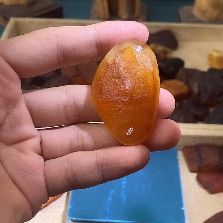 琥珀未镶嵌裸石金绞蜜