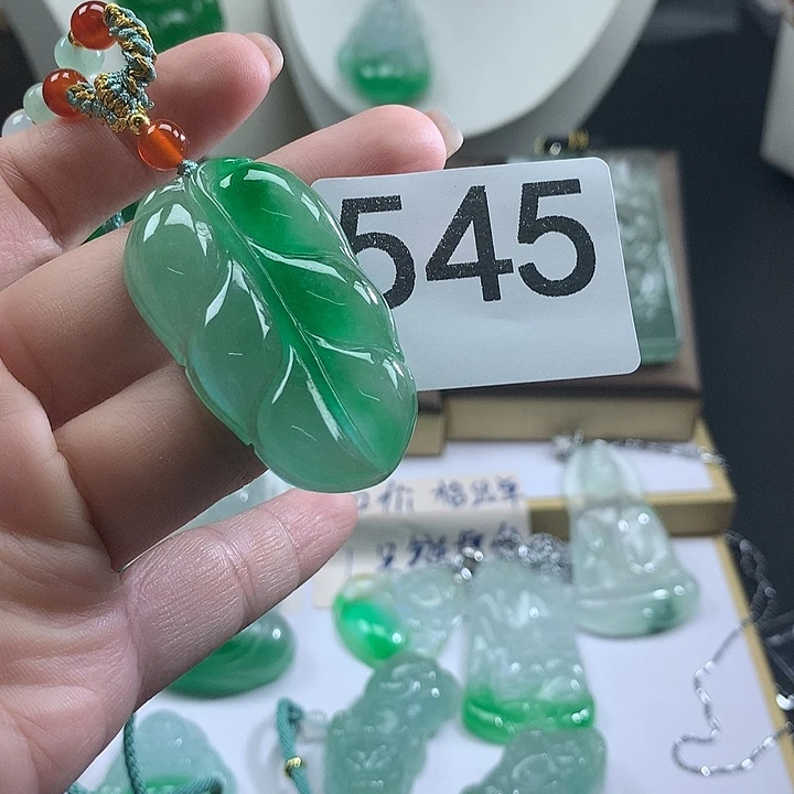 吊坠(赠链)未镶嵌翡翠