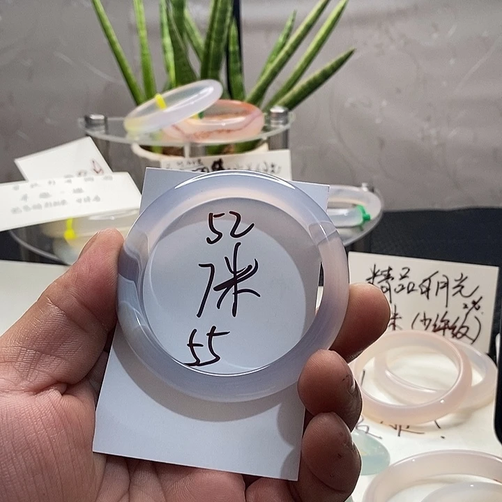 玛瑙/玉髓手镯未镶嵌52