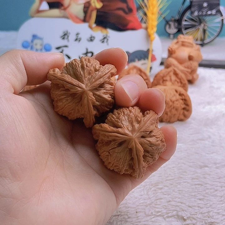 把件文玩核桃⠀****⠀三棱