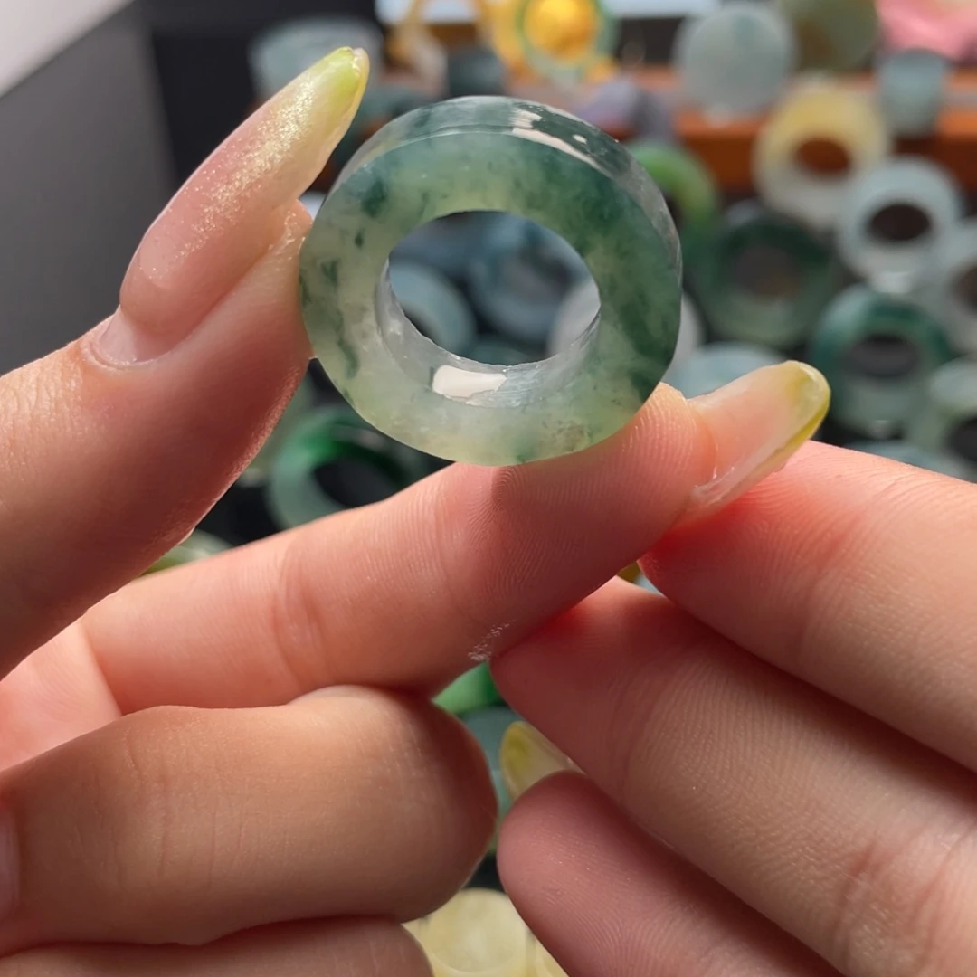 定制翡翠未镶嵌戒指