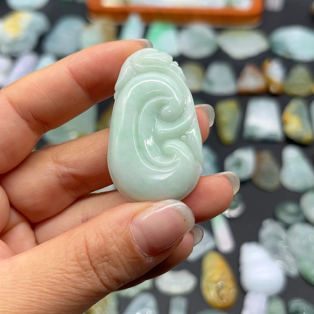 【闪购商品】翡翠颈饰未镶嵌如意