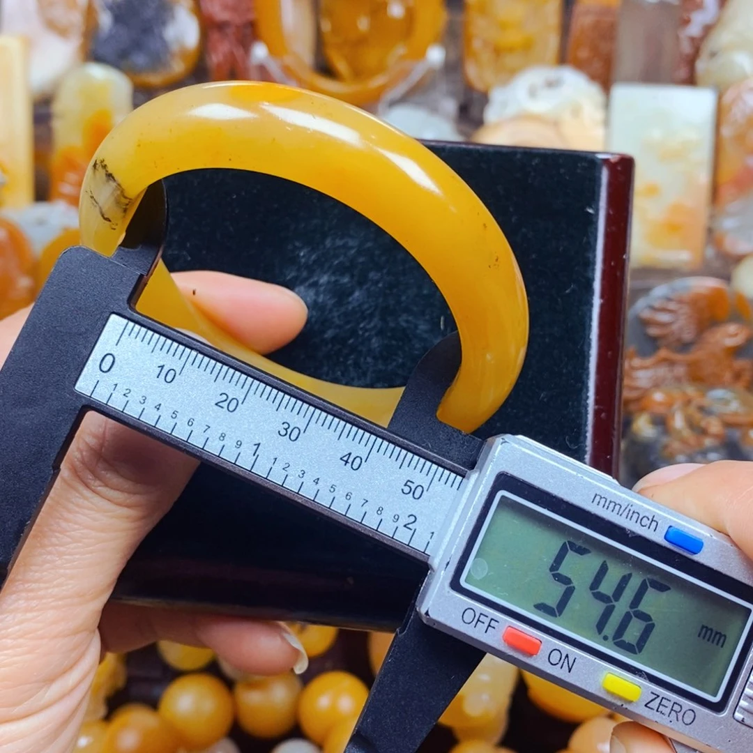 石英质玉（黄龙玉）颈饰未镶嵌