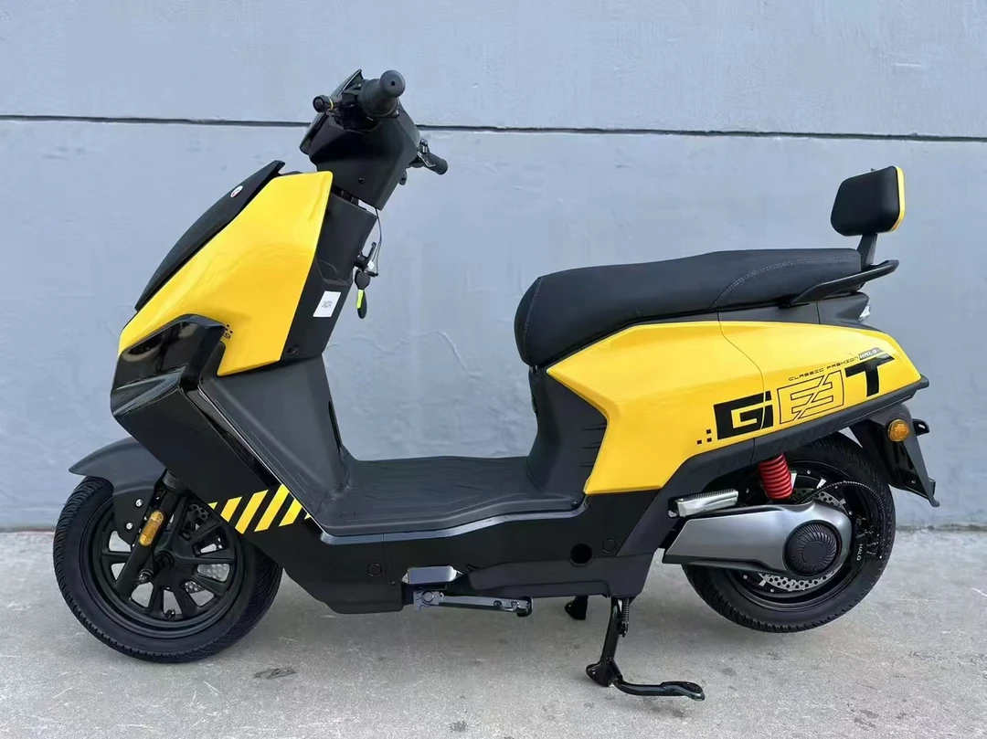 大功率超强高速长续航智能电动踏板车适合日常代步