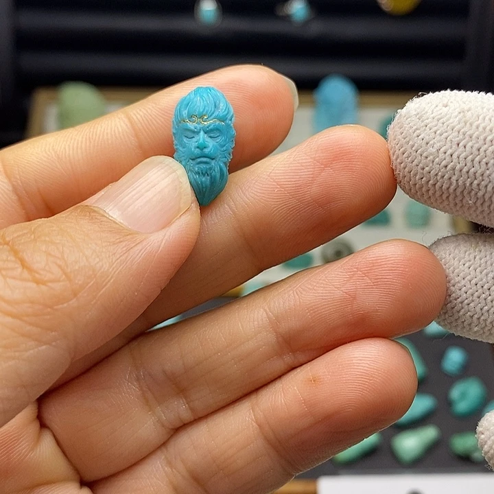 绿松石未镶嵌颈饰一**尘