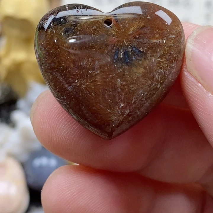 颈饰未镶嵌硅化珊瑚（珊瑚玉）有瑕