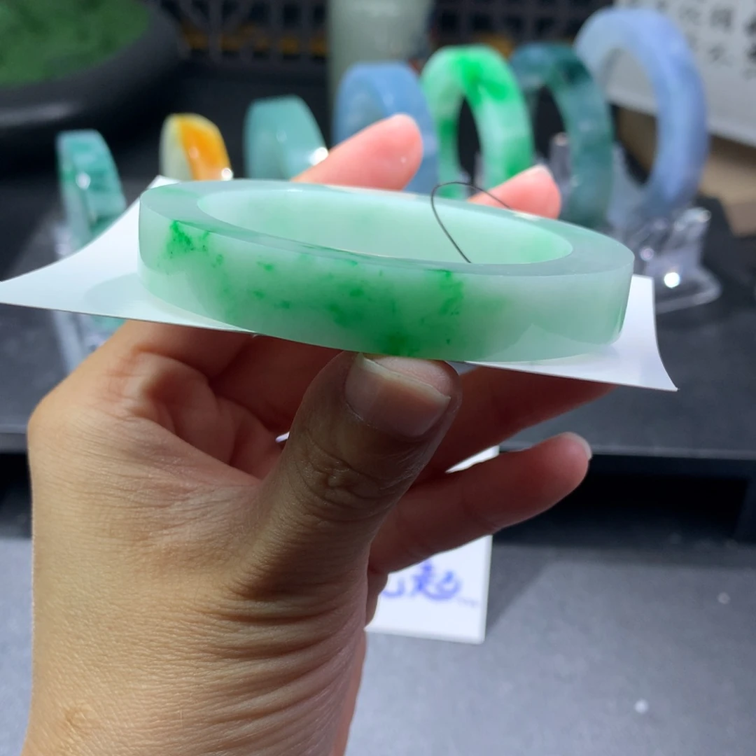 未镶嵌手镯定制翡翠