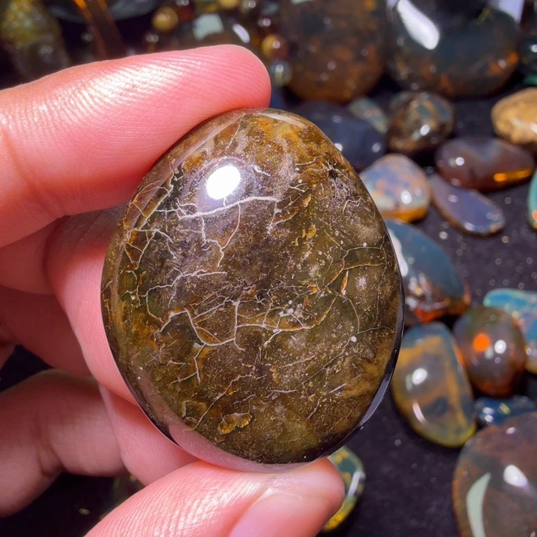 未镶嵌琥珀裸石9号