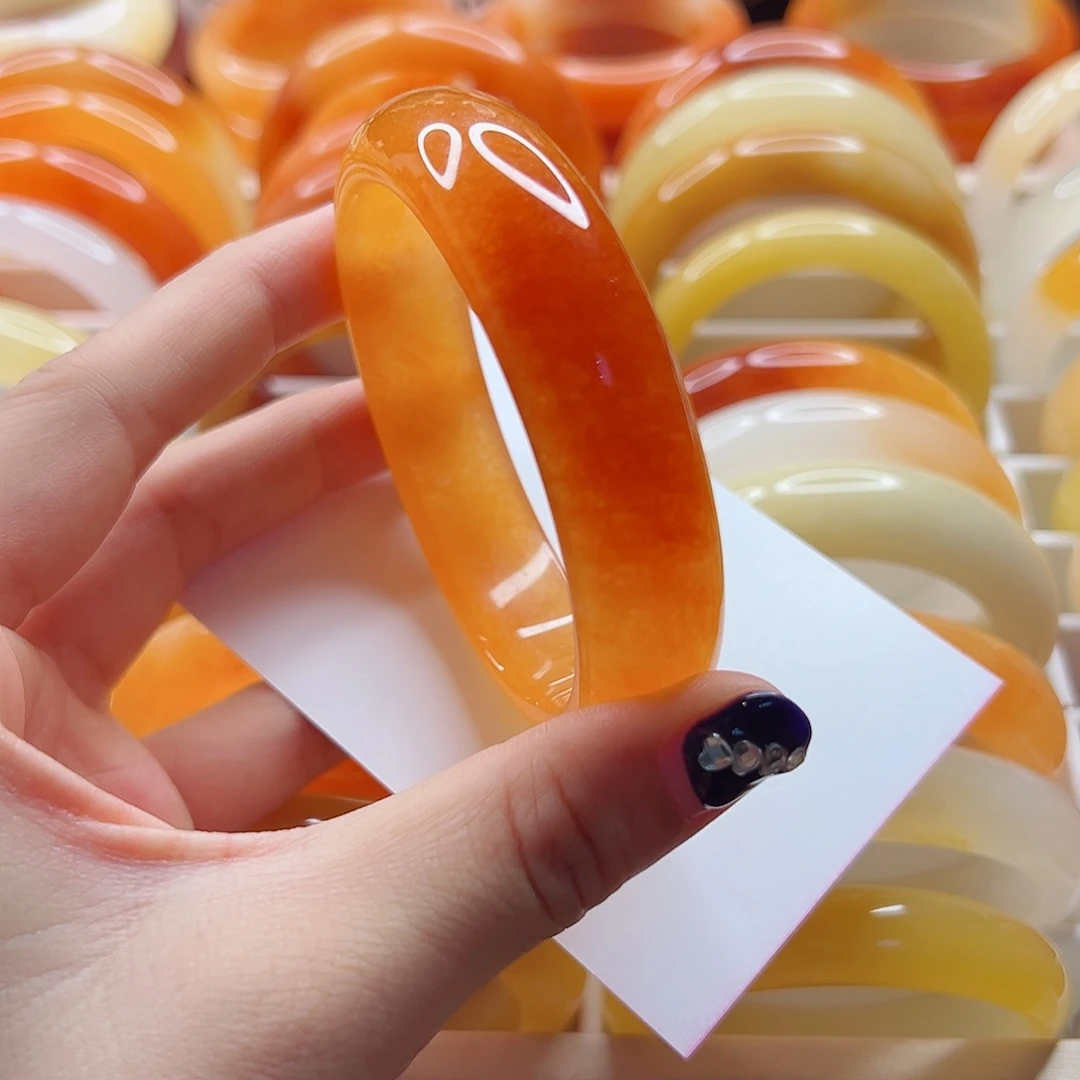 杨***娟石英质玉（黄龙玉）未镶嵌手镯62