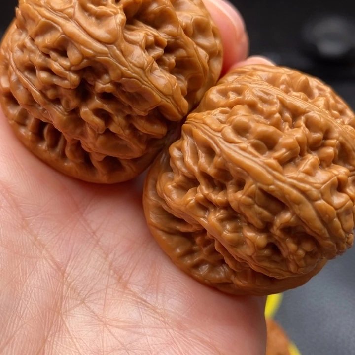 文玩核桃吊坠红锦鲤41