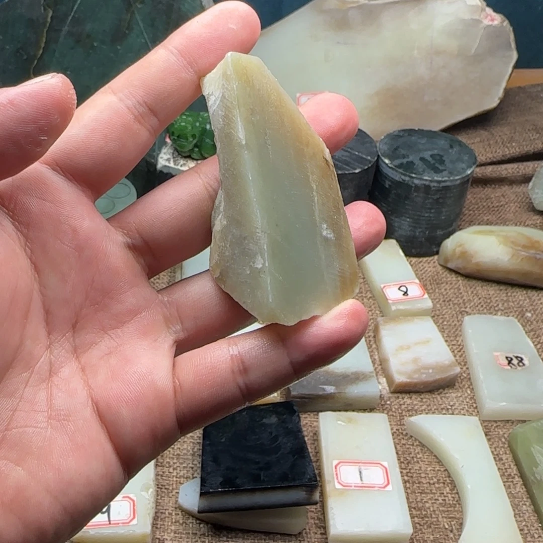 和田玉（糖玉）未镶嵌珠宝奇石