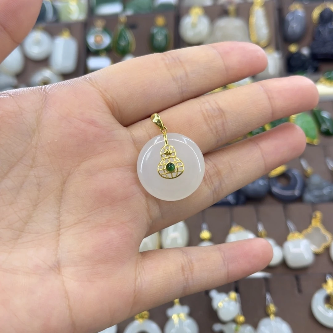 和田玉18K金镶嵌吊坠(赠链)