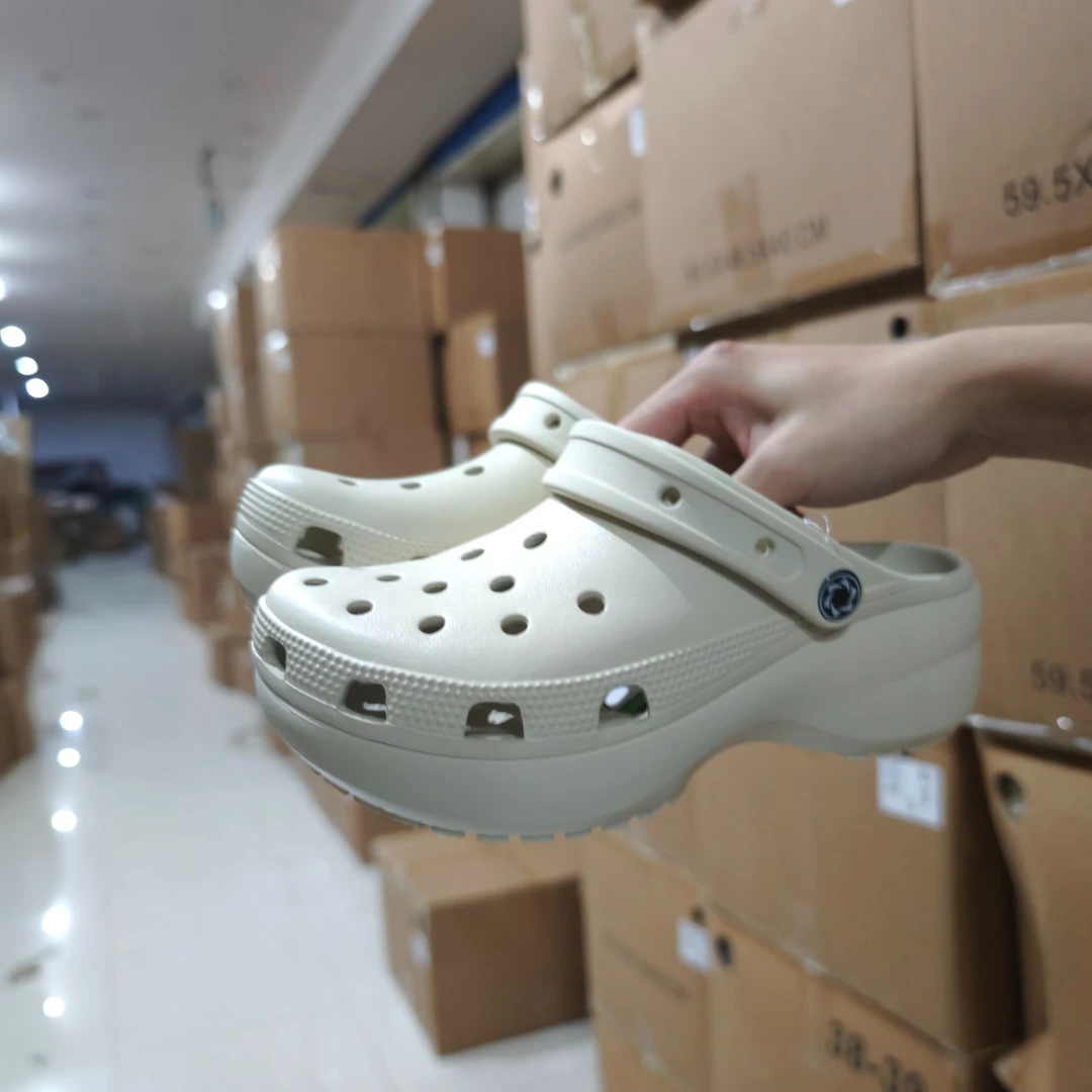 外贸回流大牌原厂云朵洞洞鞋