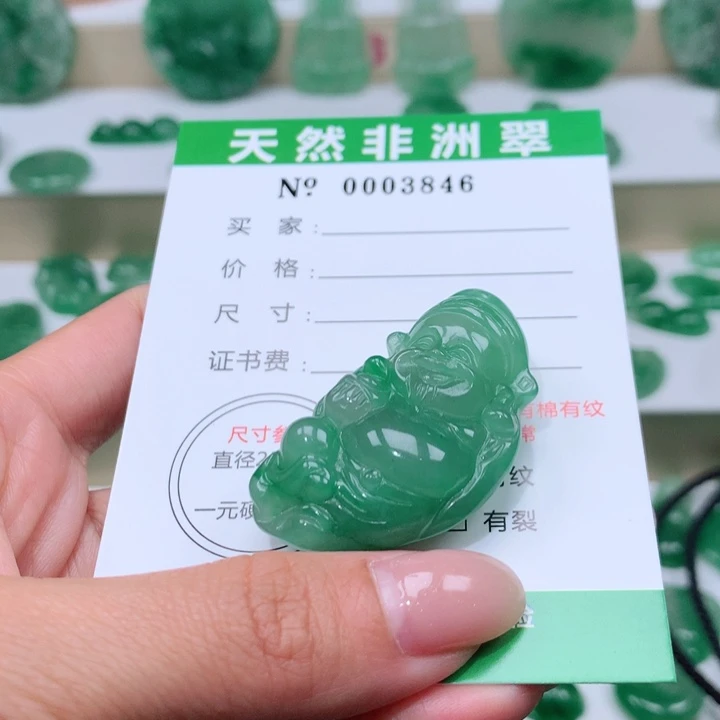 颈饰未镶嵌石英质玉朗*