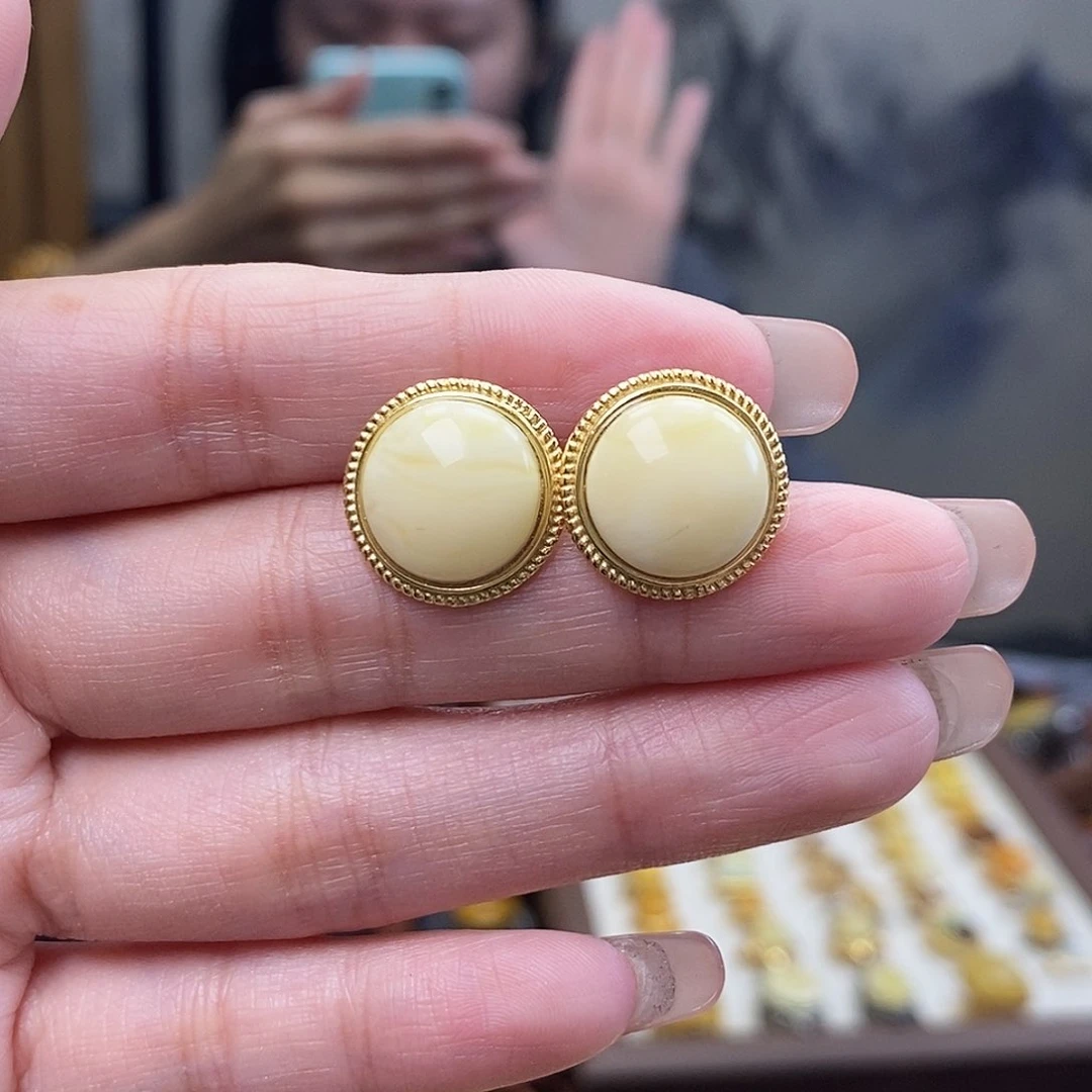 裸石琥珀未镶嵌成品