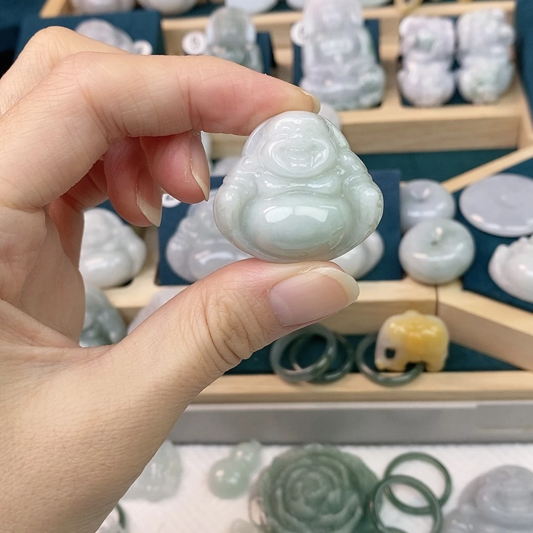 翡翠未镶嵌颈饰佛公