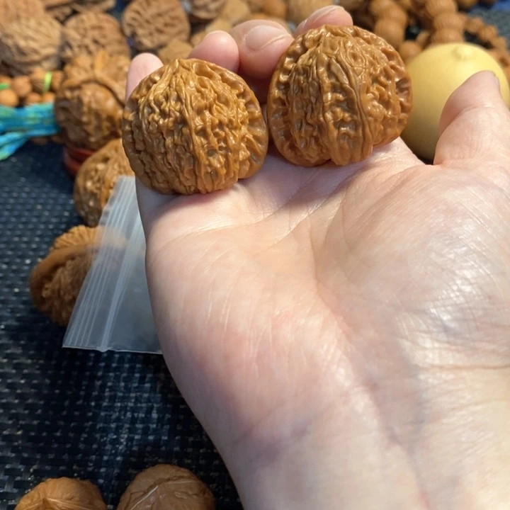 核桃把件小****?白狮子36尺寸88888