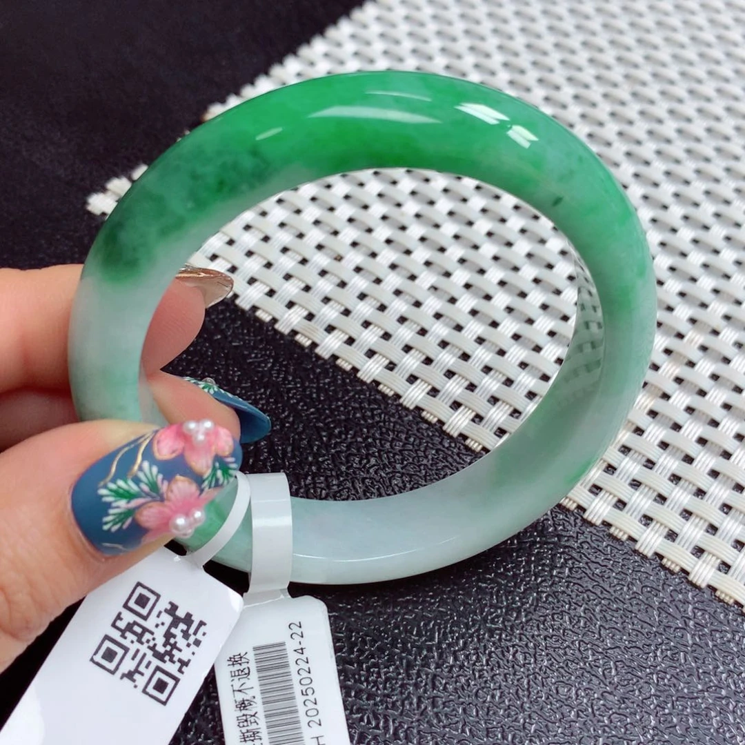 翡翠手镯未镶嵌缅甸