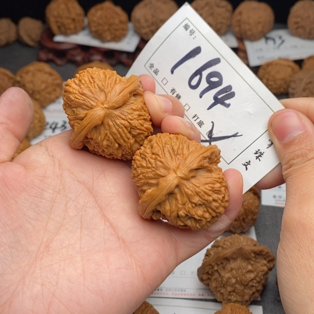 文玩核桃吊坠42白狮子1964