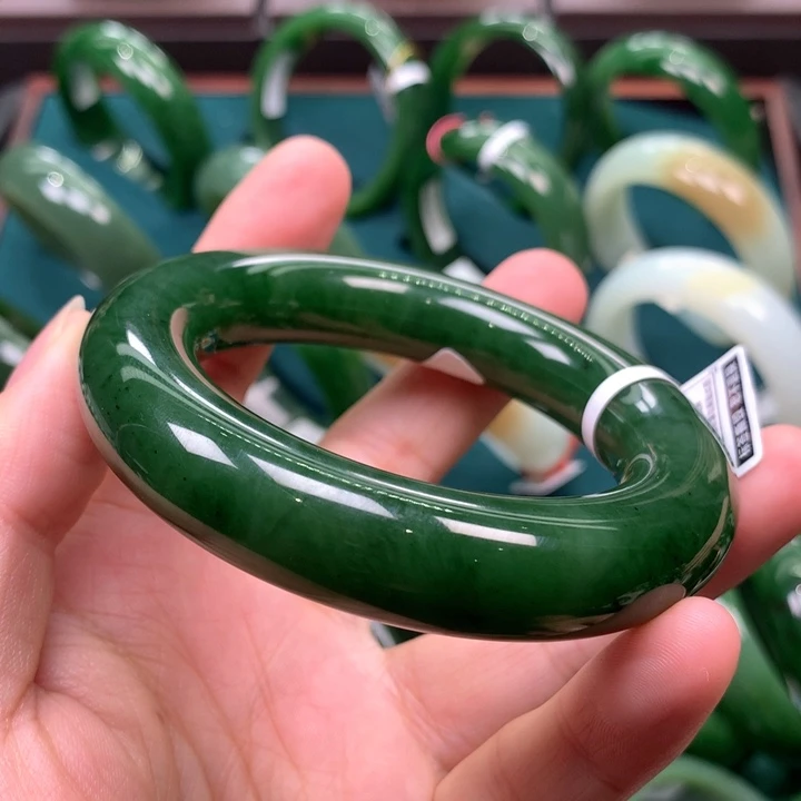 未镶嵌手镯和田玉（碧玉）
