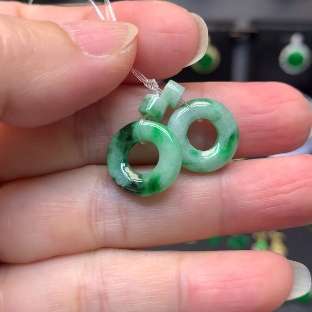 翡翠未镶嵌颈饰有纹裂