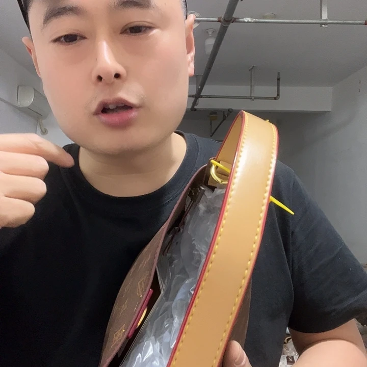 蚕丝水牛皮（革）锦纶小牛皮（革）
