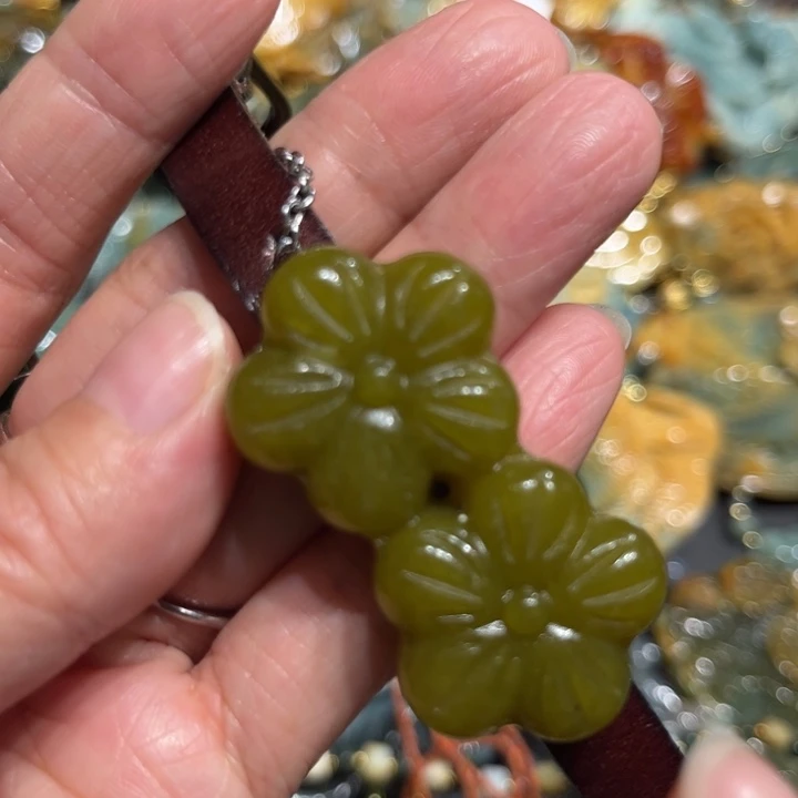 岫玉未镶嵌岫玉吊坠