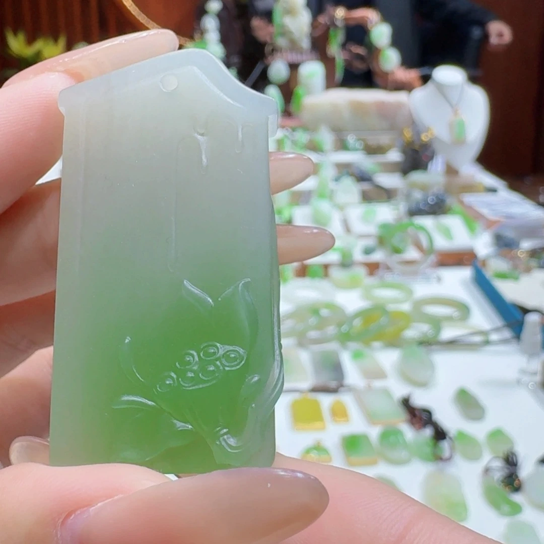 和田玉翠青花牌未镶嵌