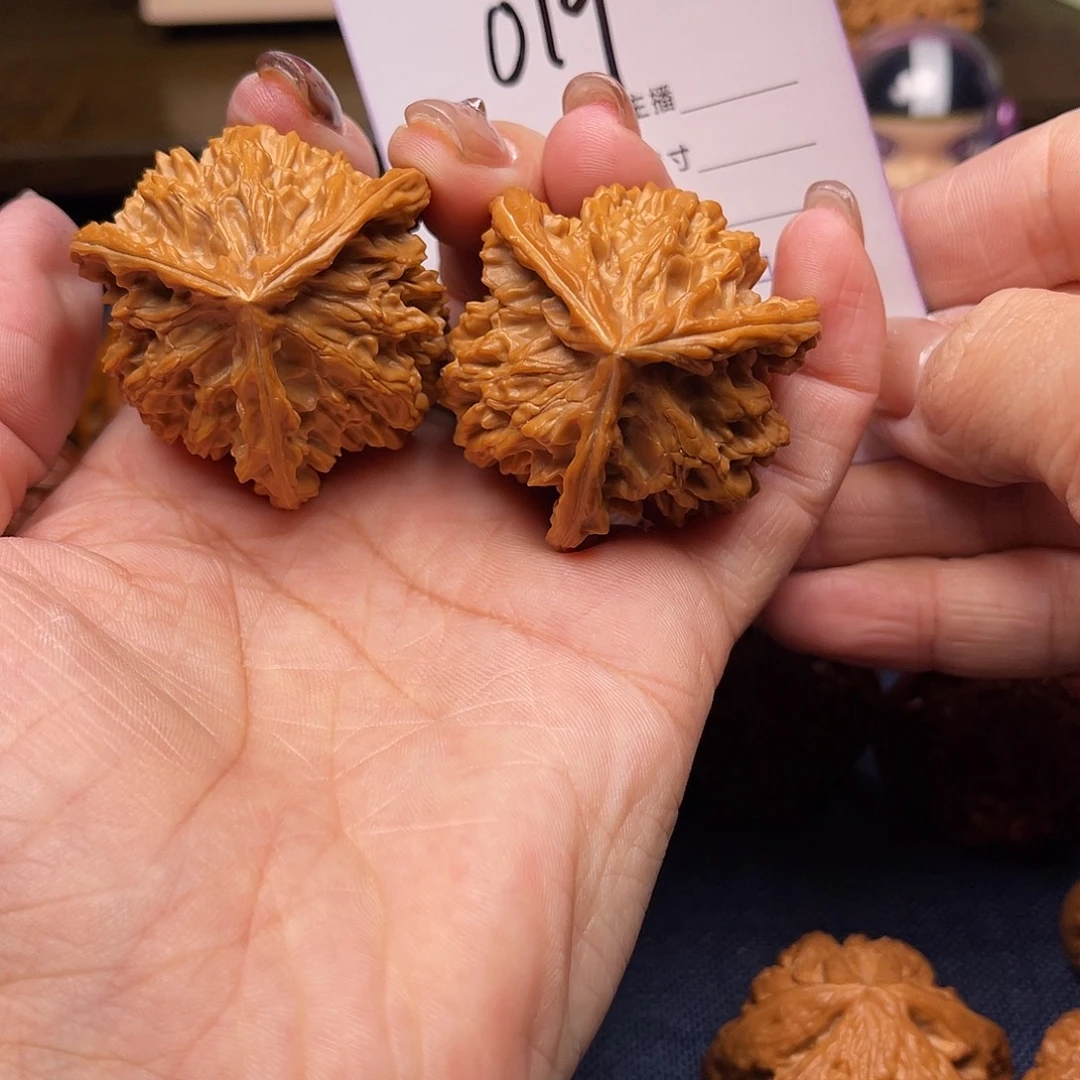 文玩核桃吊坠盘山三棱40