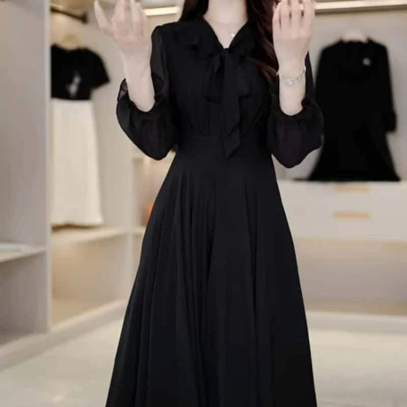 端正大气时尚气质2025春装新款简约黑色修身高端轻奢中长款连衣裙