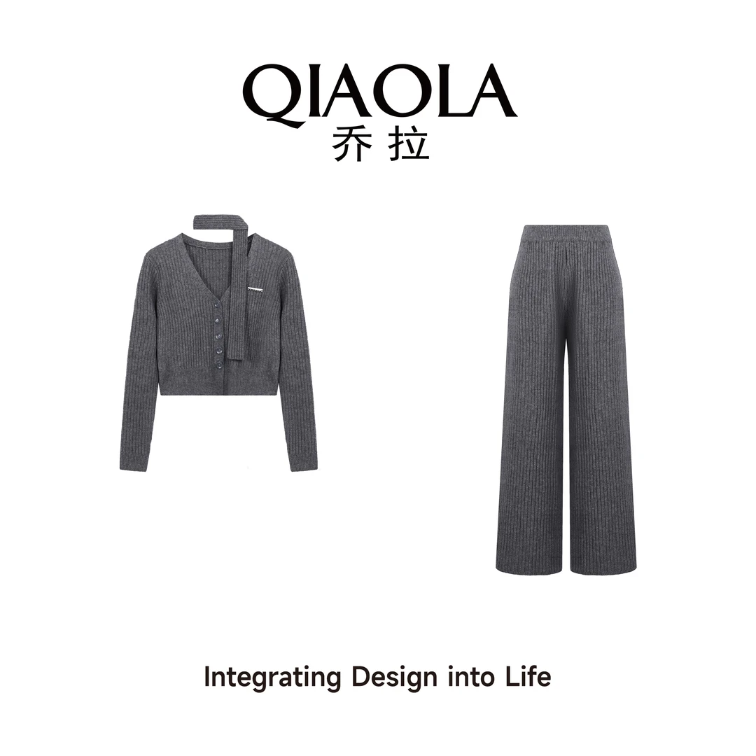 QIAOLA/乔拉【绒意绵绵】秋冬季坑条仿牛绒V领慵懒遮肉时尚套装预售