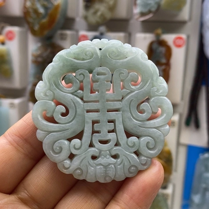 翡翠未镶嵌颈饰好