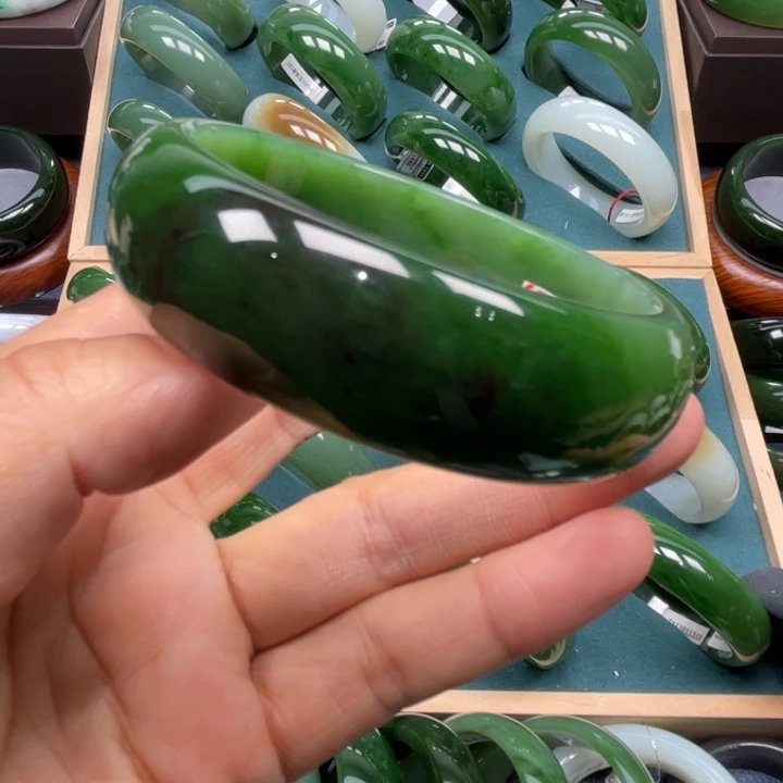 和田玉未镶嵌手镯