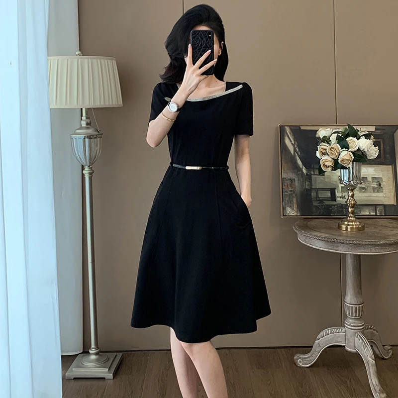 夏季2025法式时尚名媛方领小黑裙拉链高腰赫本风收腰连衣裙