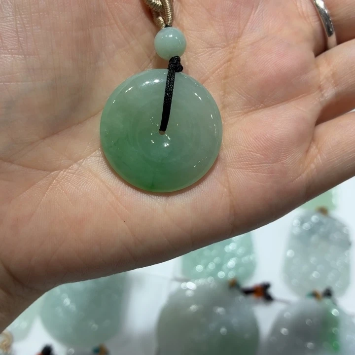 翡翠未镶嵌颈饰浮**欢平安扣