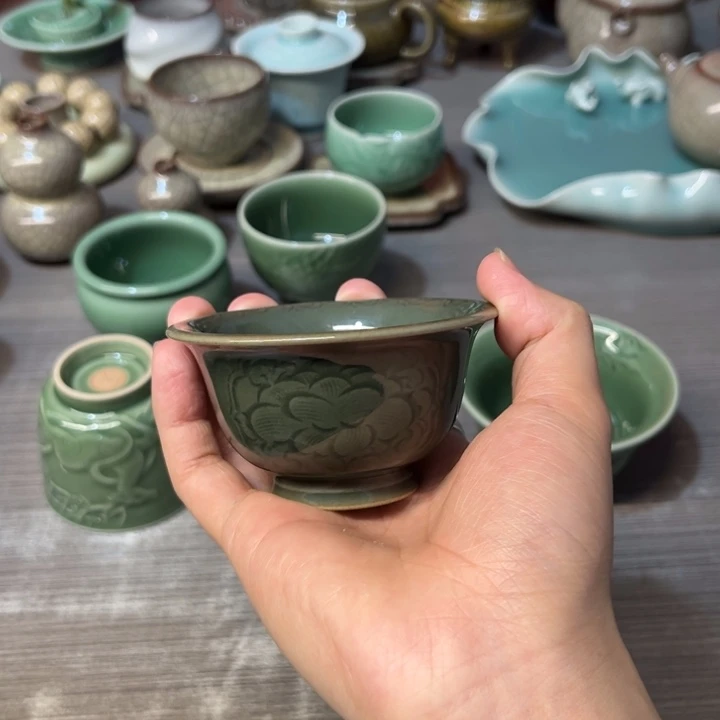 严少英 浅草初春 压手