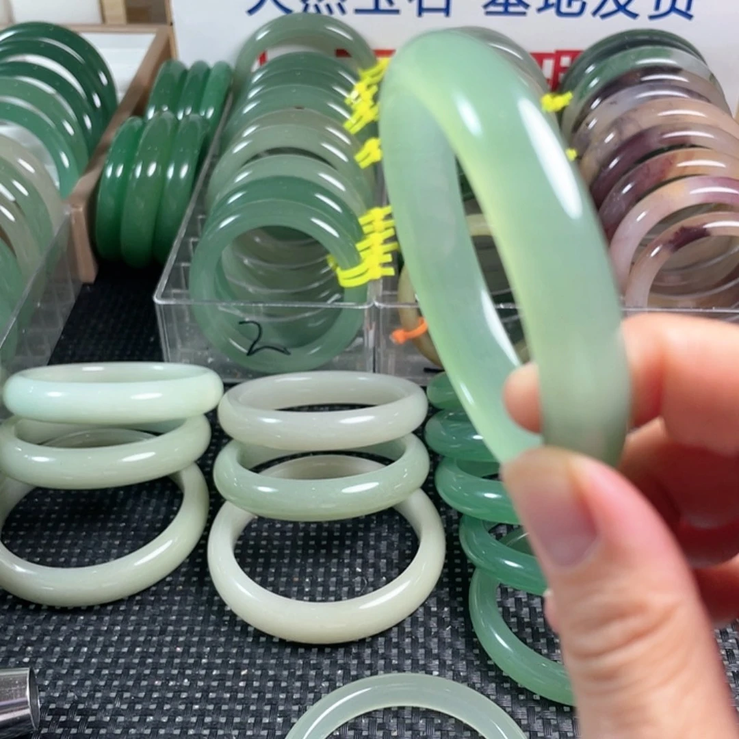 未镶嵌手镯石英质玉