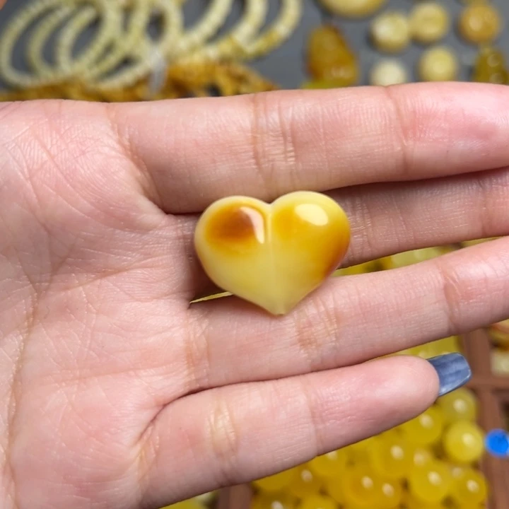 加***年蜜蜡未镶嵌珠宝奇石天然蜜蜡俏色无优化桃心