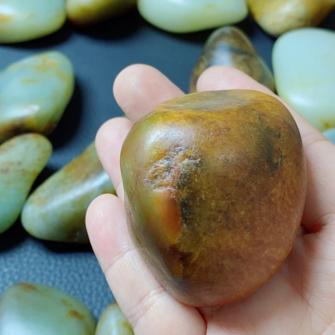 积***上和田玉未镶嵌挂件