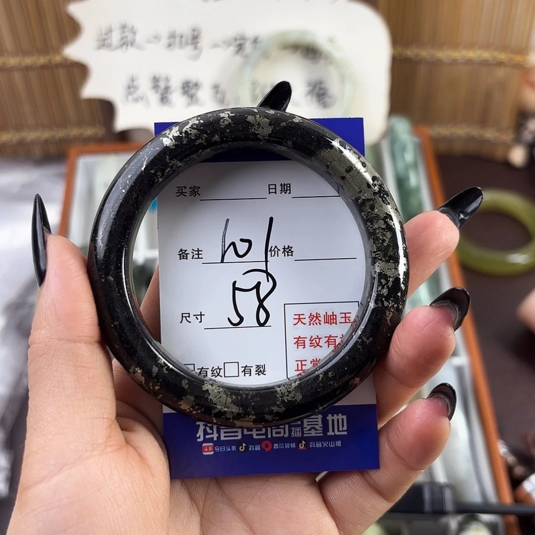 蛇纹石玉手镯未镶嵌浮**梦