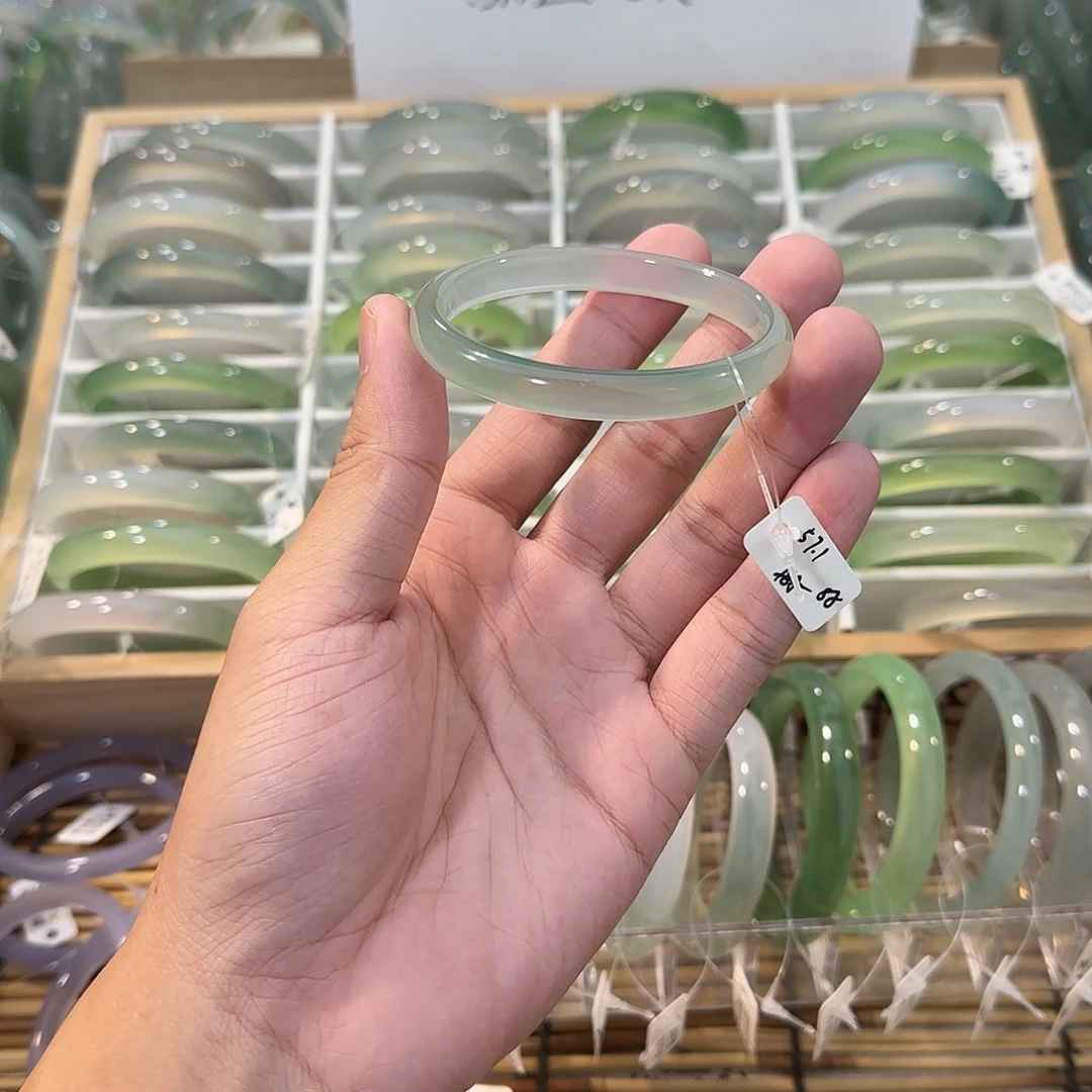 玛瑙/玉髓未镶嵌手镯圈口57.1