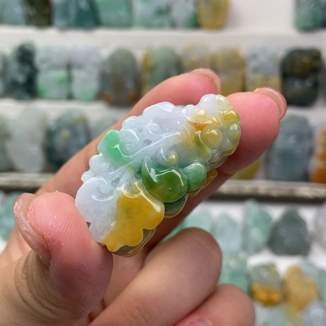 翡翠未镶嵌吊坠(赠链)