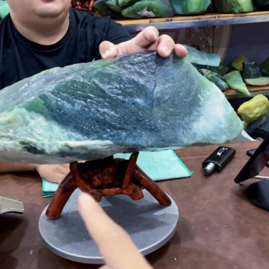 未镶嵌蛇纹石玉原石梦*醒