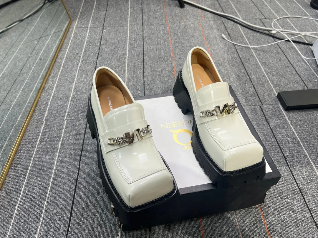 经典广州奢级板鞋博主刷爆的一款百搭又时髦 穿上满幸福感休闲鞋